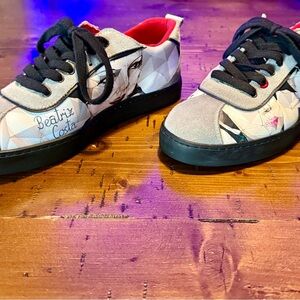 Women's Artistic Sneakers - Black and Gray